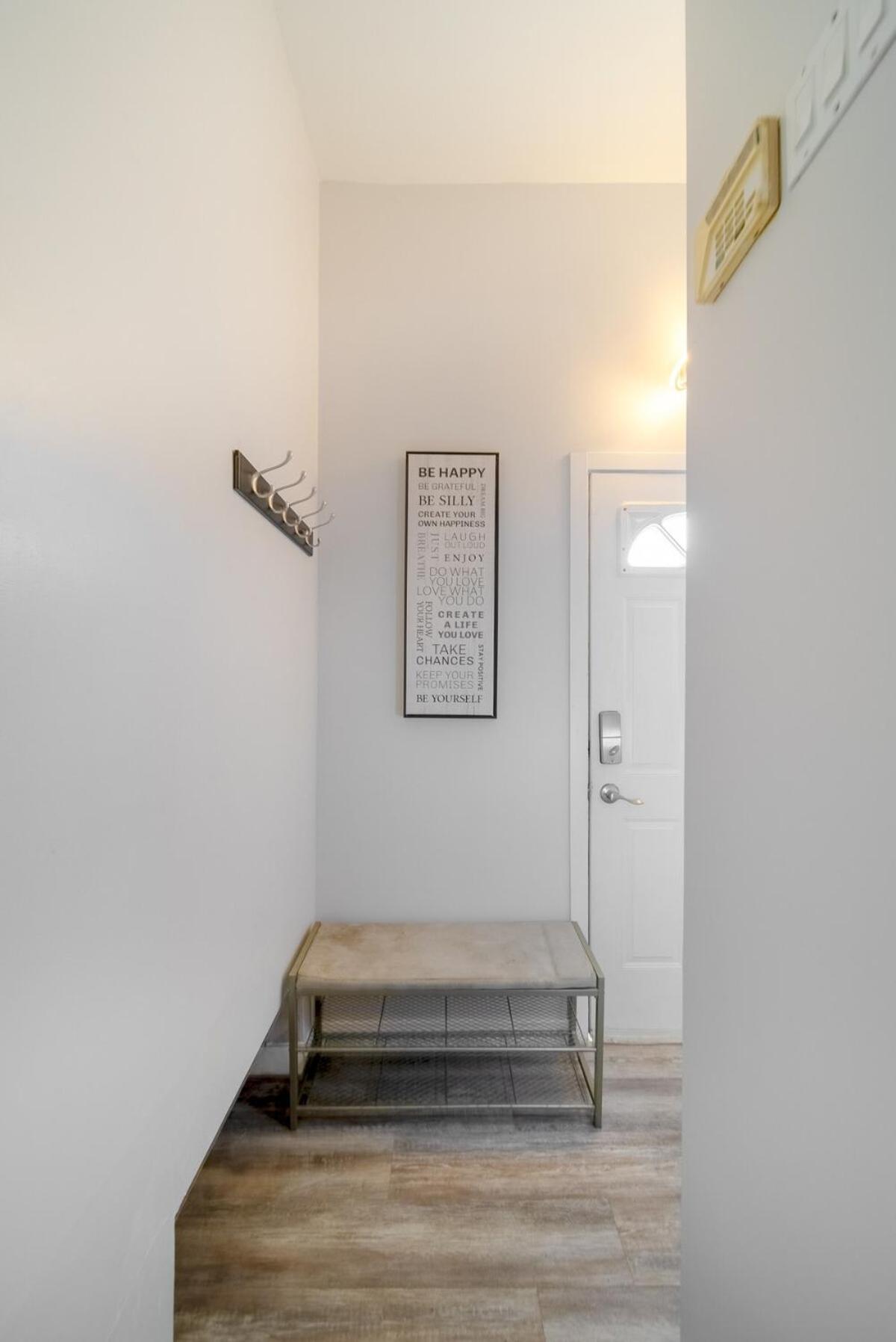 Beautiful In A Prime Location Holiday home Winnipeg